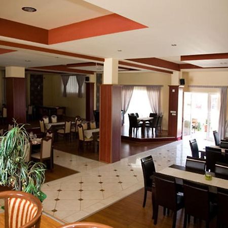 Hotel Uni Palas II Kavadarci Exterior photo