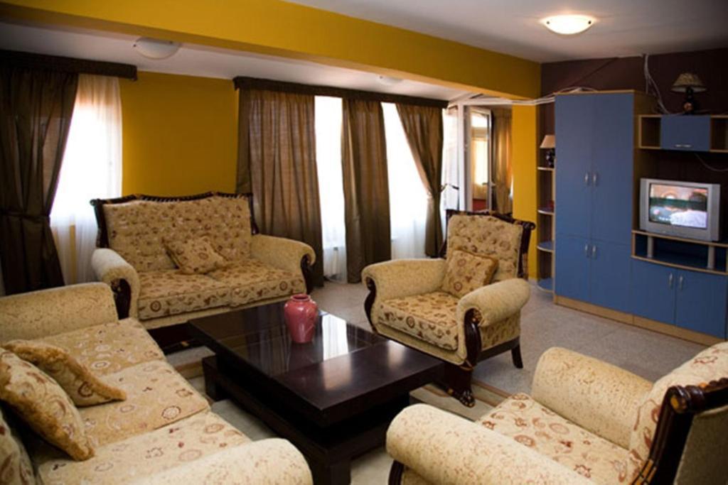Hotel Uni Palas II Kavadarci Exterior photo